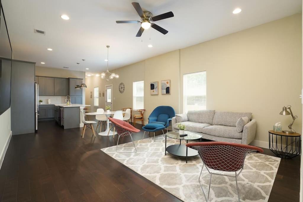 Spacious, Sleeps 6, St Phillips, King Bed サンアントニオ エクステリア 写真