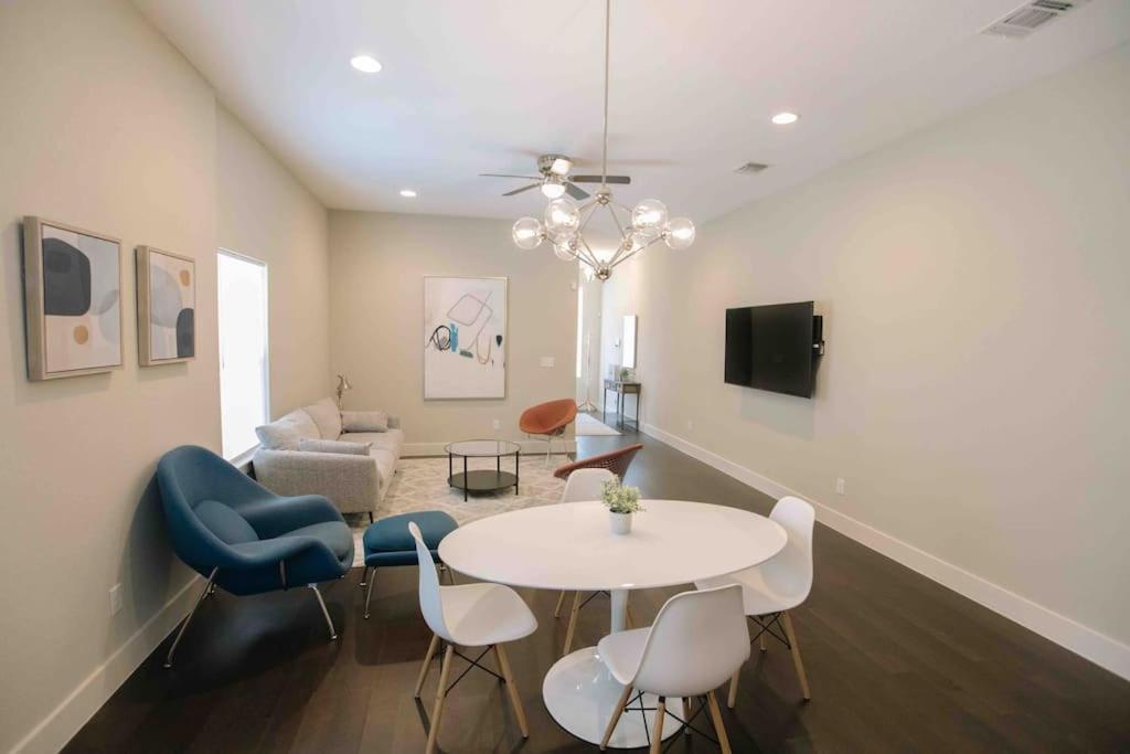 Spacious, Sleeps 6, St Phillips, King Bed サンアントニオ エクステリア 写真